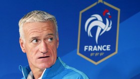 Deschamps Bantah Pernah Lecehkan Lagu Kebangsaan Islandia