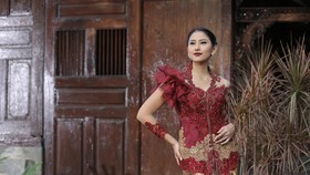 Cantiknya, Para Peserta Berfoto Mengenakan Batik