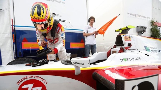 Rio Haryanto masih harus melunasi 12 juta euro tersisa kepada Manor Racing karena saat ini baru menyetorkan 3 juta euro.