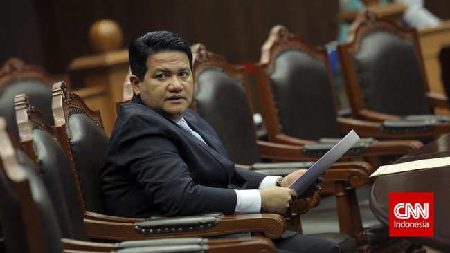 Ketua KPU Husni Kamil Manik mengatakan, pemerintah memegang sebagian kewenangan untuk memutuskan penundaan pemungutan suara.