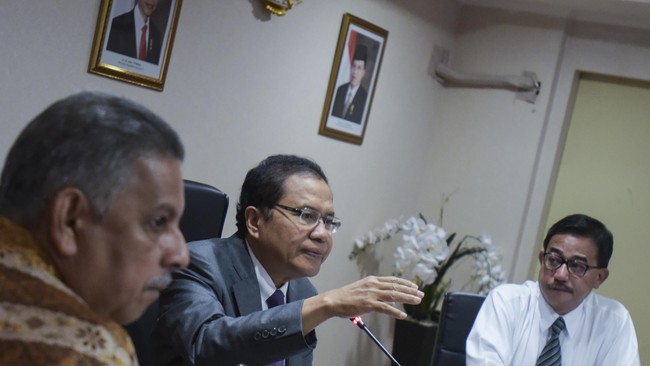 Dengan begitu manajemen PLN berkukuh akan mengerjakan proyek yang menelan dana investasi mencapai Rp 1.200 triliun bersama perusahaan listrik swasta.