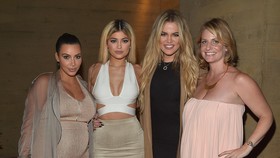 Kado Terindah Klan Kardashian untuk Kris Jenner