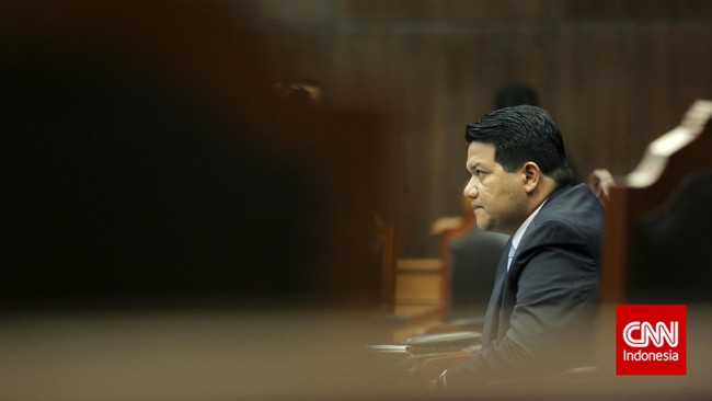Satu pasal yang bagi KPU patut untuk diperdebatkan adalah soal harus adanya konsultasi antara KPU dengan DPR dan pemerintah dalam menyusun PKPU.