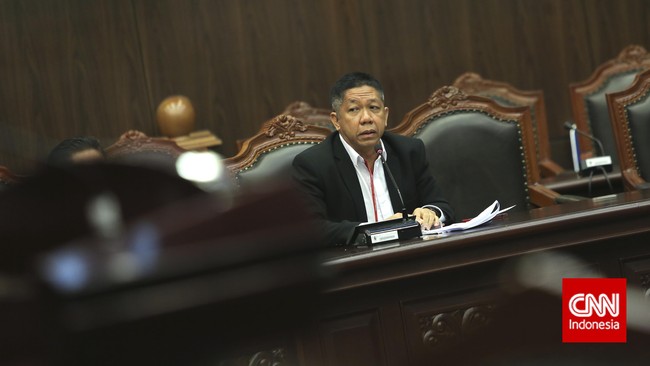 Pengamat politik Effendi Gazali mengaku tak mengetahui peran CV Hasil Bumi Nusantara yang menerima kuota paket bantuan sosial (bansos) penanganan Covid-19.