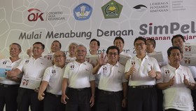 OJK Dorong Bank Naikkan Biaya Transaksi Nasabah