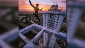 Oleg Cricket, Si Nekat Pencinta Selfie Akrobat di Atas Gedung