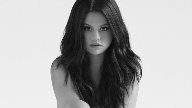 Gomez mulai bersahabat dengan Swift sekitar 2012 lalu. Dua wanita tersebut sama-sama menjalin kasih dengan personel The Jonas Brother, Joe dan Jonas.