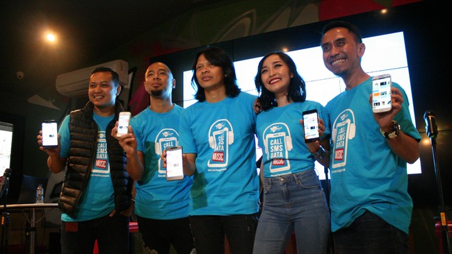 Telkomsel kembali merilis layanan untuk mendengarkan musik secara online, LangitMusik. Kini tampilannya dibuat lebih menarik.
