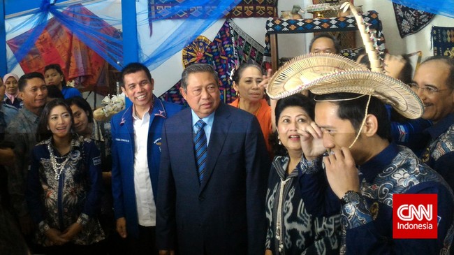 Susilo Bambang Yudhoyono bertandang ke Kompleks Parlemen untuk menghadiri peringatan ulang tahun Partai Demokrat yang digelar Fraksi Demokrat DPR RI.