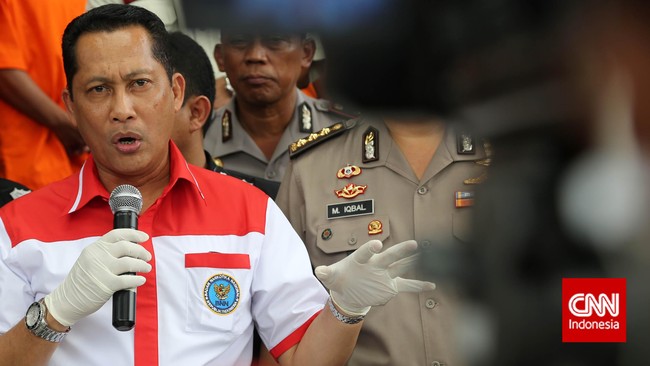 Dalam acara tersebut Budi hadir mendampingi Kapolda Metro Jaya Inspektur Jenderal Tito Karnavian yang menjelaskan soal sindikat narkoba internasional.