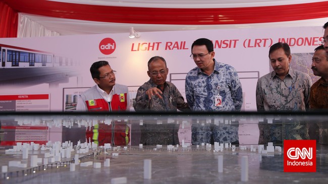 Perusahaan milik negara, PT Adhi Karya, menargetkan proyek pembangunan prasarana kereta ringan atau Light Rail Transit (LRT) rampung pada Desember 2018. 