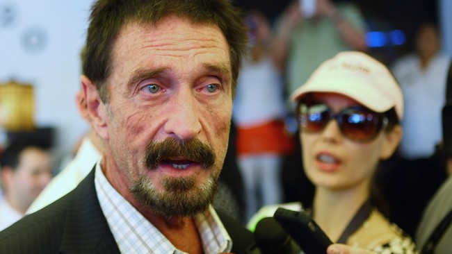 John McAfee sesumbar bisa meretas iPhone dalam tiga minggu. Jika tidak berhasil, ia rela melakukan hal memalukan di depan publik.
