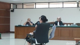 Siti Fadilah Akui Tunjuk Langsung Rekanan Proyek