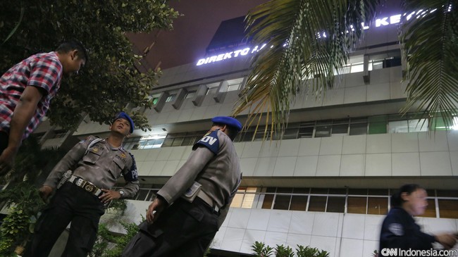 Kepolisian telah memeriksa enam saksi dan mengecek rekaman CCTV di kantor Kementerian ESDM yang jadi sasaran penembakan. Namun kesimpulan belum didapat.