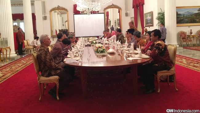 Jokowi dicurhati 23 rektor dari perguruan tinggi se-Indonesia saat makan siang di Istana Kepresidenan, Kamis (10/9). Semua harapan ditanggapi positif.