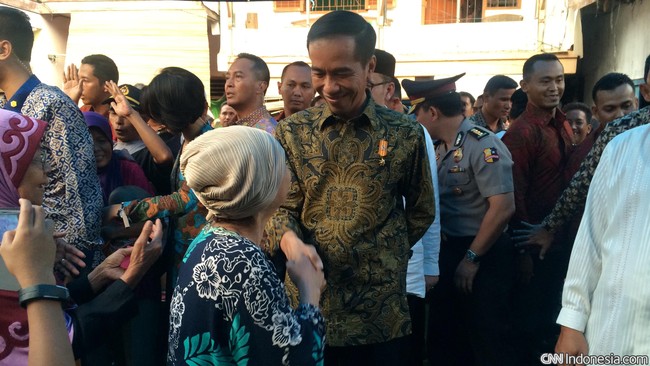 Kenaikan tunjangan DPR yang sudah disetujui Menteri Keuangan bakal cair bulan depan. Namun bisa tidak terlaksana bila Presiden Joko Widodo membatalkannya.