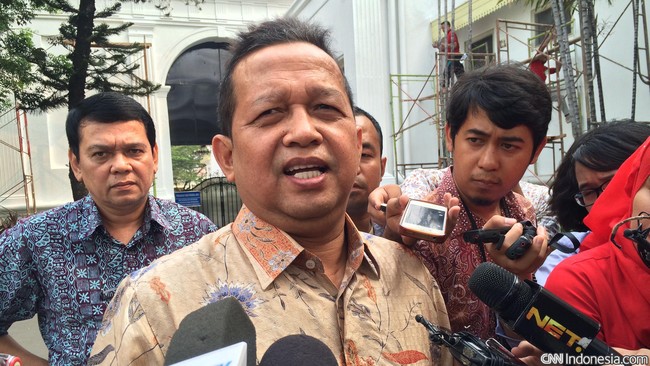 Saat PAN mengumumkan bergabung dengan pemerintah, muncul isu PAN akan mendapat jatah ketua komite ekonomi nasional dan satu jatah kursi menteri.