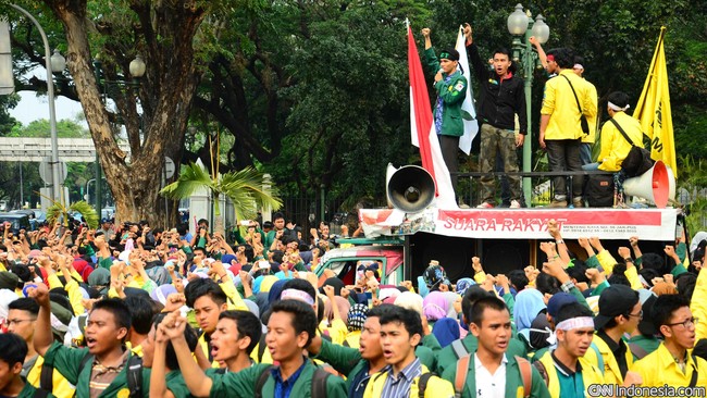 Demo digelar untuk memprotes sejumlah kebijakan seperti kenaikan tarif STNK dan listrik. Setiap kampus dianjurkan mengerahkan 200 hingga 1000 mahasiswa.