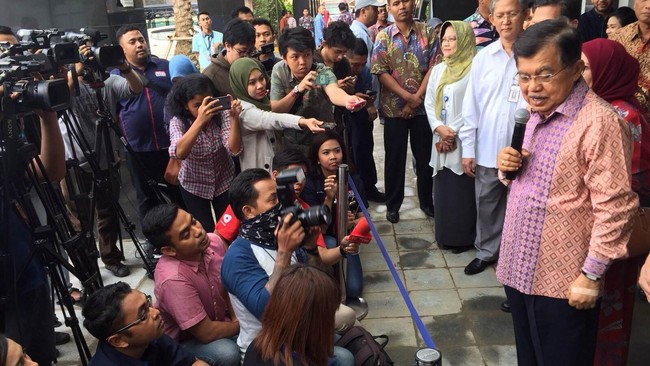 Wakil Presiden Jusuf Kalla (JK) memerintahkan pengelolaan penyediaan stok pangan menyusul fenomena El Nino yang membawa dampak bencana kekeringan.