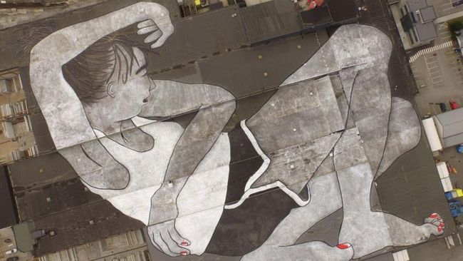 Sebuah mural seluas 21 ribu meter persegi telah selesai dikerjakan di Norwegia. Namun, Anda butuh sebuah pesawat jika ingin melihatnya dari ketinggian.
