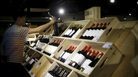 'Irma' Mengamuk di Florida, 20 Ribu Botol Wine Diungsikan