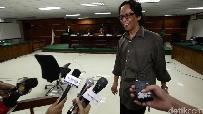 Iwan Diansyah meminta waktu merevisi draf kontrak lantaran dirinya tidak menggunakan perusahaan sendiri.