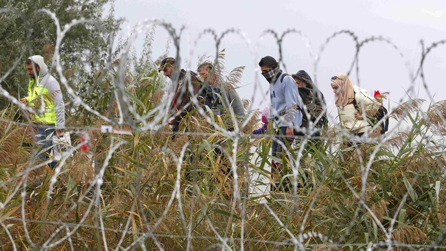 PM Hungaria, Viktor Orban, mendesak para pemimpin Eropa untuk mengubah kebijakannya terhadap imigran, dan menilai imigran dapat mengancam demokrasi Eropa.