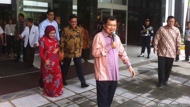 Tiap presiden dan wapres punya rumah sakit pilihan masing-masing. Jika JK memilih dirawat di RSCM seperti Gus Dur, Soeharto lebih suka di RSPP dan SBY di RSPAD.