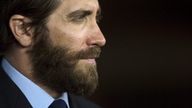 Jake Gyllenhaal Pamer Imaji Perdana 'Stronger'