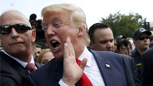 Begitu percaya diri, Donald Trump, bakal capres dari Partai Republik, mengatakan bahwa perdebatan dengan Clinton akan menjadi tantangan termudah dalam hidupnya.