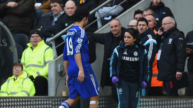 Ketika jeda internasional berakhir, salah satu persoalan yang muncul lagi ke permukaan adalah bagaimana nasib dokter tim Chelsea, Eva Carneiro?
