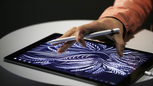 Setelah Apple membuat iPad Pro yang mengusung layar 12,9 inci, kini perusahaan dilaporkan bakal meluncurkan iPad Pro versi mini.
