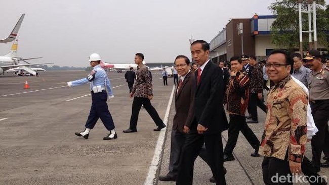 Presiden Jokowi akan merayakan Idul Adha di Banjarmasin sekaligus melihat langsung kebakaran hutan di Banjarbaru dan Banjar, Kalimantan.