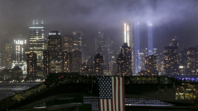 Hari ini, seperti peringatan tahun-tahun sebelumnya, Amerika mengenang peristiwa 9/11.