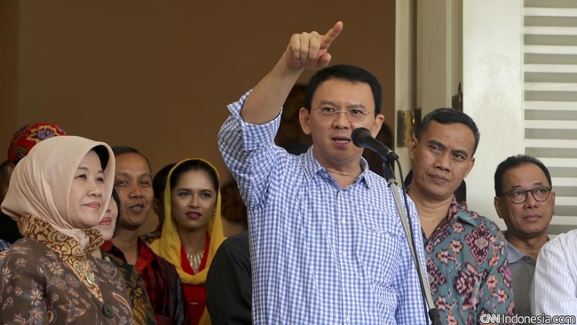 Gubernur Ahok ingin pelaku pembunuh bocah perempuan berusia 9 tahun yang ditemukan tewas di dalam kardus, segera ditangkap oleh polisi.