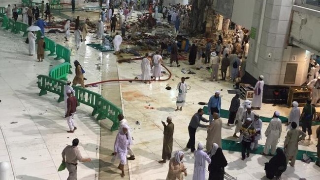 Warga negara Indonesia ikut menjadi korban jatuhnya alat berat di Masjidil Haram, Mekkah, Jumat (11/9). Dikabarkan satu meninggal.