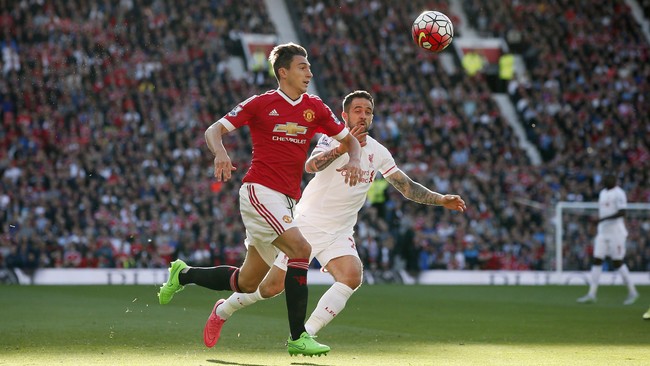 Dua mantan bintang Liverpool mengkritik Manajer tim tersebut Brendan Rodgers menyusul kekalahan The Reds 1-3 dari Manchester United di Old Trafford.
