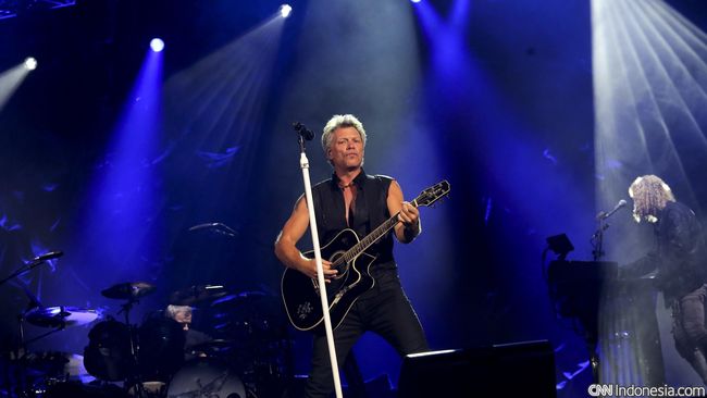 Akibat Jon mengalami infeksi saluran paru, band Bon Jovi harus menunda konser yang sudah diagendakan berlangsung di New York, akhir pekan ini.