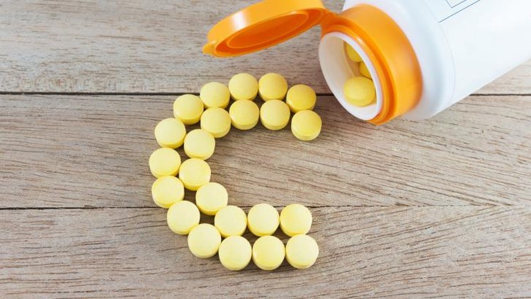 Overdosis Vitamin C untuk Cegah Corona Bisa Berakibat Fatal, Ini Aturannya Wabah Corona membuat kita berbondong-bondong mengonsumsi suplemen salah satunya vitamin C. Tapi awas, kalau berlebihan bisa berakibat fatal lho.