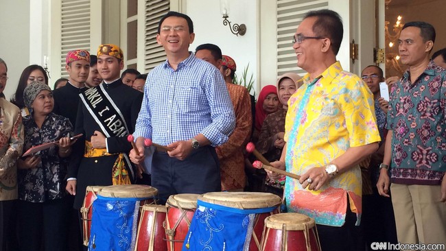 Salah satu penyebab rendahnya pendapatan daerah dalam APBD 2014 adalah rendahnya pendapatan asli daerah DKI Jakarta yang tak mencapai target.