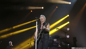 Bon Jovi 'Hibahkan' Gitar Spesial ke Pasien Kanker