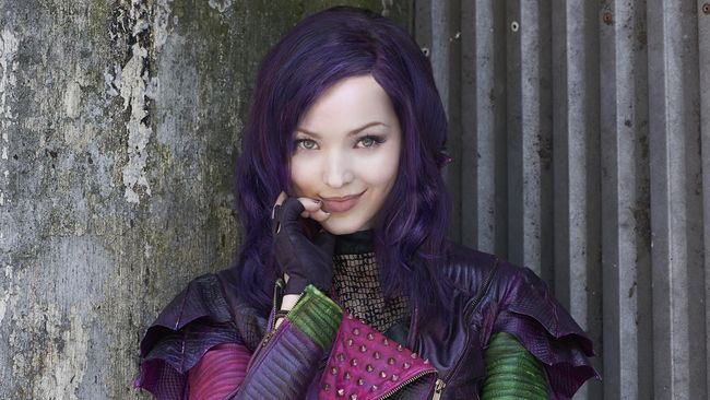 Hanya Dove Cameron yang tahu rasanya menjadi putri penyihir kejam Maleficent yang disebut Mistress of All Evil.