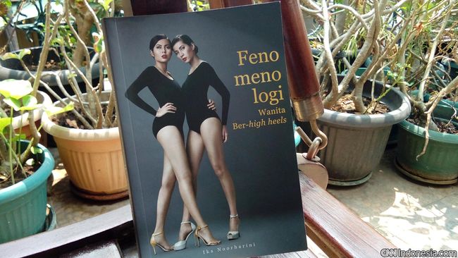 Sosok laki-laki yang harusnya terlihat gagah ternyata dahulu mengenakan sepatu hak tinggi, bahkan untuk berperang.