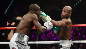 Menang, Mayweather Jr. Tak Terkalahkan Sepanjang Karier