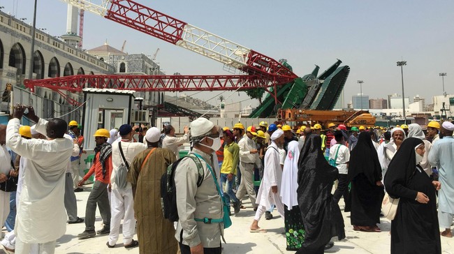 Menaker memastikan pihak asuransi membayarkan kewajibannya kepada TKI yang terkena PHK oleh Bin Ladin Group usai insiden crane yang roboh di Mekkah. 