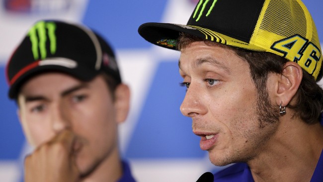 Valentino Rossi dan Jorge Lorenzo menganggap tikungan ke-10 tak perlu diubah karena tak berbahaya dan tidak menyebabkan kematian Luis Salom.