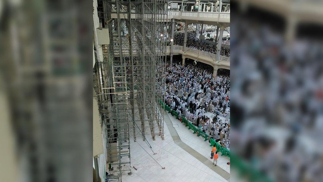 Jemaah haji mulai memadati Masjidil Haram, beberapa lokasi jatuhnya crane masih ditutup tapi tidak mengganggu pelaksaan ibadah.