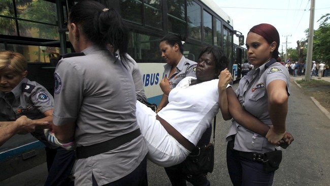 Polisi Kuba mengamankan sekitar 50 orang yang berdemonstrasi di Havana, Minggu (13/9), kurang dari seminggu sebelum kunjungan Paus Fransiskus.