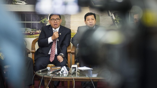 Ketua Dewan Perwakilan Rakyat Setya Novanto menanggapi opini dan rumor yang berkembang di media dan masyarakat. Ia akui pertemuan dengan Trump di luar agenda.