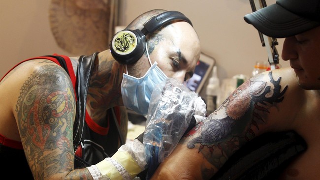 Gaya Ekstrem Merajah Tubuh di Festival Cali Tattoo